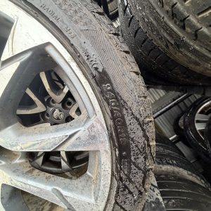 Tyre & wheel 245/40R19 98W