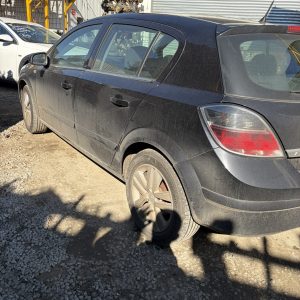 Holden Astra CDX Hatch - photo 1